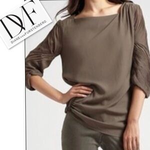 DVF Diane von Furstenberg Purple Crepe Pleated Sleeve Detail Cebolla Blouse Sz 8